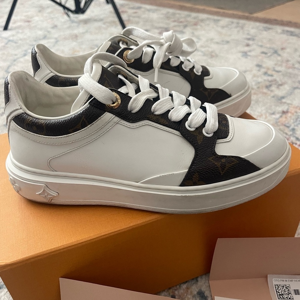Louis Vuitton Time Out Sneakers White Cocoa Logo Heel In Box Womens Sz 37/US7 - Picture 2 of 13
